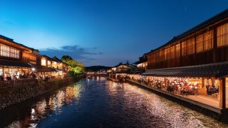 地域の名勝の川沿い計画する商業施設